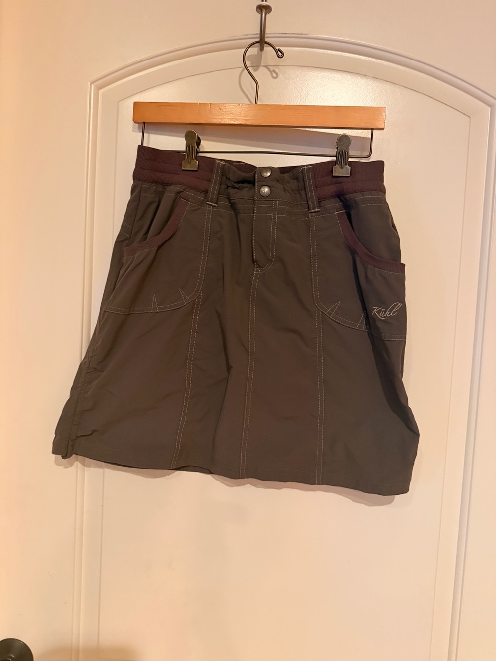 Kuhl Durango Side Ruched Cinch Skort brownish color size 6 Hiking Skort EUC